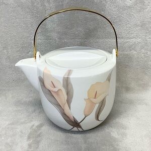 Mikasa New Spirit CL908 Porcelain Teapot